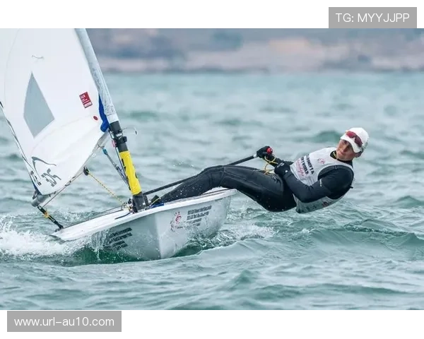 世界帆船锦标赛因恶劣天气提前结束，成绩按半程计算